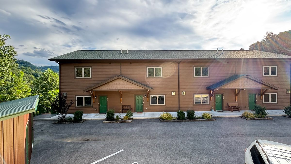 D202 Exterior